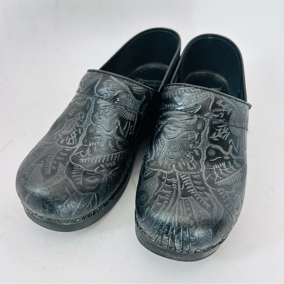 DANSKO Professional Black Floral Tooled Leather Embossed Womens Clogs 38 us 7.5 - Picture 4 of 12